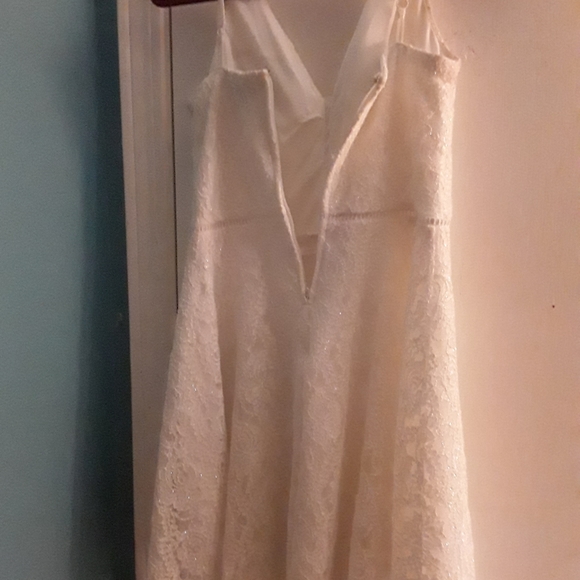 Women's dress - Picture 2 of 4